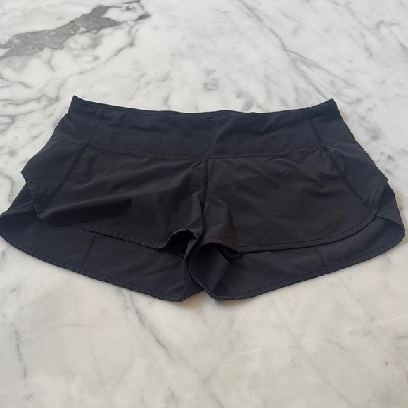 lululemon 2.5” black shorts - Picture 1 of 3